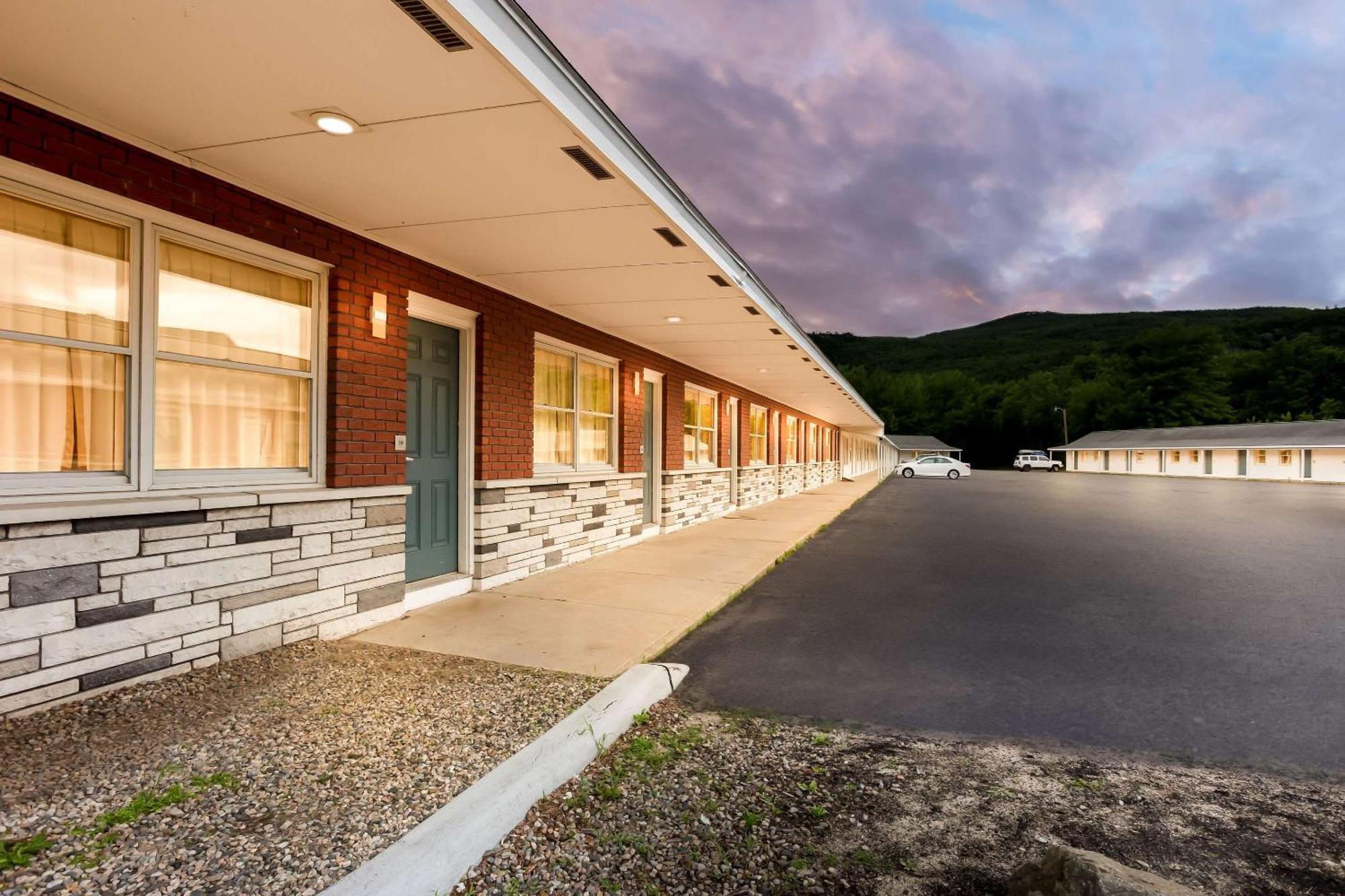 Rodeway Inn Gorham Kültér fotó